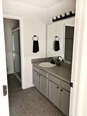 Hufflepuff-Inspired Bedroom