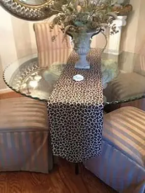 Camino de mesa con estampado de leopardo