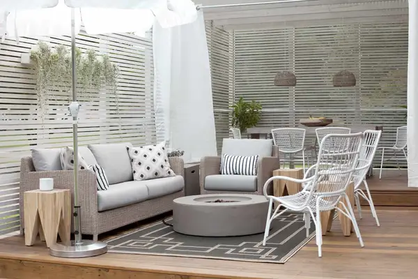 Tips for Decorating an Outdoor Living Space