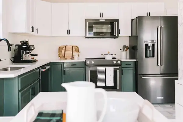 Elsie's Nashville BNB Kitchen Tour (Before + After)