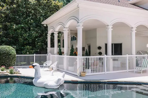 エルシーのバックポーチプールツアー