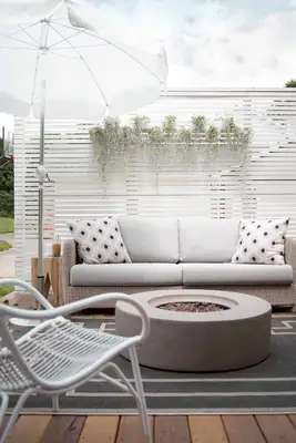 Clôture de confidentialité du bois de slat bricolage