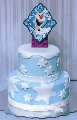 Torta di compleanno ghiacciata