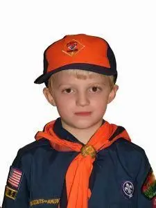 Umieszczenie łaty munduru Cub Scout