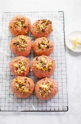 Roer, gedost og honning bagels