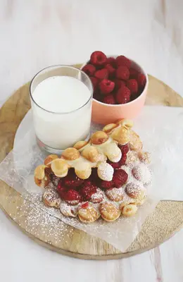 חמאת בוטנים (וריבה) וופלי בועה