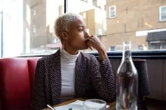 Come dimenticare un uomo sposato: lascia andare e guarisci