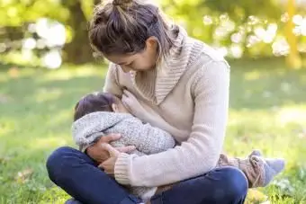 공원에서 모유 수유