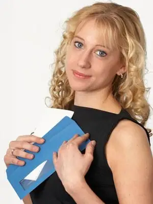 花嫁からの詩を持っている花嫁介添人