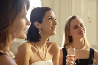 그녀의 하녀 토스트를 듣고 신부