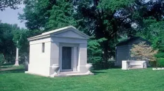 Auswahl eines Mausoleums: Abwägen von Kosten und Nutzen