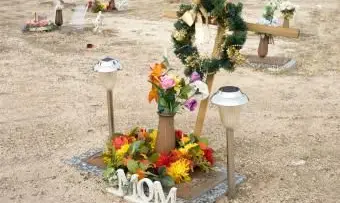 Suggerimenti per la selezione di luci tombali decorative ad energia solare