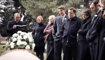 Cosa indossare a un funerale in inverno: outfit di buon gusto