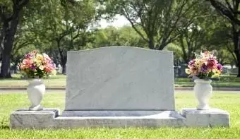 Einfache Anleitung zu Grabsteinpreisen und -kosten