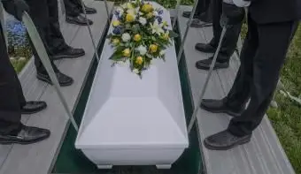 ¿Por qué enterramos a los muertos? Tradiciones y razones prácticas