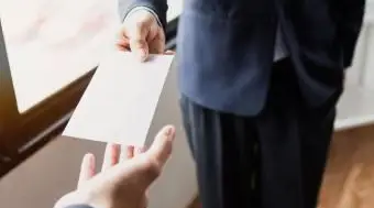 למי לתת טיפ בהלוויה? מדריך נימוסים פשוט