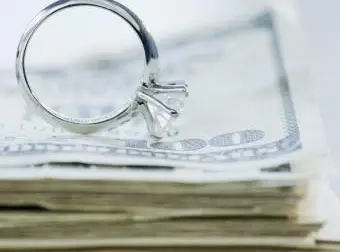 Você pode colocar anéis de noivado em Layaway?