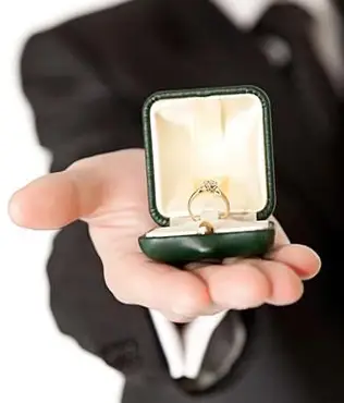 약혼 반지 비용 고려 사항