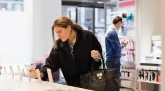 Prečo sú mobilné telefóny také drahé?