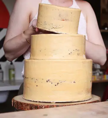 How to Make a Wedding Cake