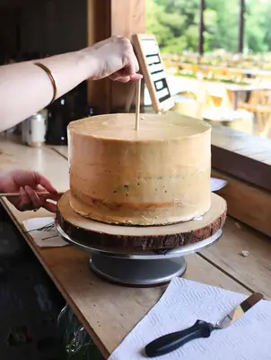 How to Make a Wedding Cake