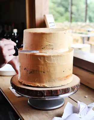 How to Make a Wedding Cake
