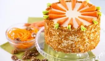 Kreative Ideen zum Dekorieren eines Karottenkuchens