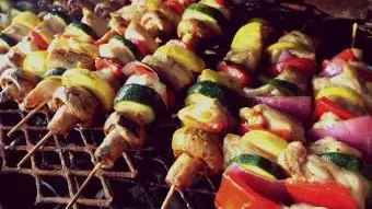 Brochettes sur le grill