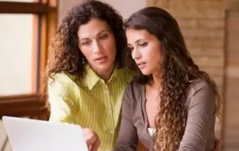 אם ובת דנות בתקציב המכללה