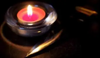 Czerwona świeca i athame