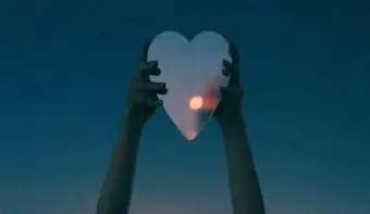 Lustro w kształcie serca