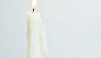 Kaskádový tok vosku na sviečky