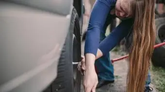 Deckt die Versicherung aufgeschnittene Reifen ab?