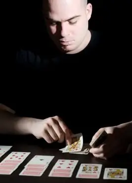 Lista gier karcianych w pasjansa: klasyczne i warianty