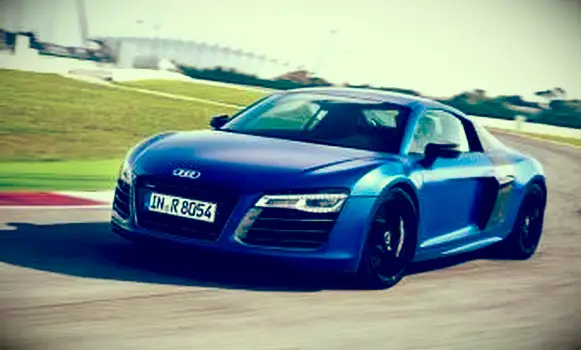 https://cf.ltkcdn.net/cars/images/slide/179861-800x550-Audi-R8-V10-Plus.webp