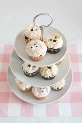 Puppy Party with DIY Birthday Party Decorations: This puppy party has the perfect amount of fun details without being too much work to plan and put together. Juniper squealed with delight when she saw the cute pupcakes and party decorations— it was a #worthit moment!