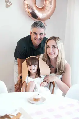 Puppy Party with DIY Birthday Party Decorations: This puppy party has the perfect amount of fun details without being too much work to plan and put together. Juniper squealed with delight when she saw the cute pupcakes and party decorations— it was a #worthit moment!