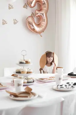 Puppy Party with DIY Birthday Party Decorations: This puppy party has the perfect amount of fun details without being too much work to plan and put together. Juniper squealed with delight when she saw the cute pupcakes and party decorations— it was a #worthit moment!