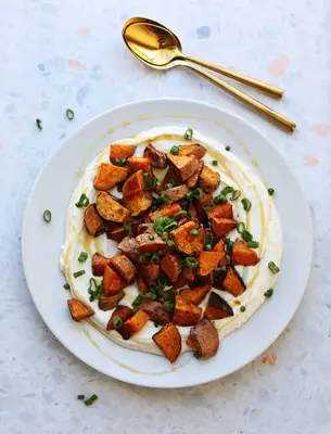 Ristede søde kartofler med pisket feta