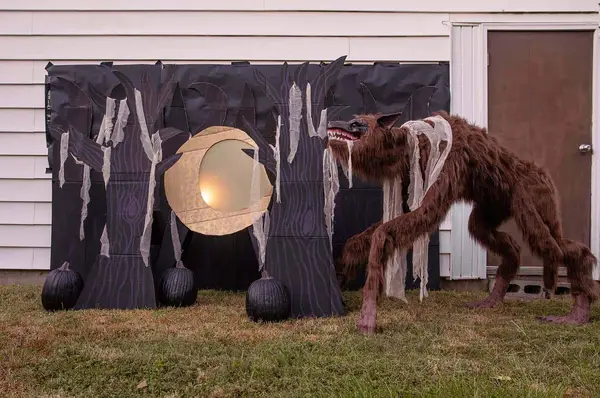 DIY Full Moon Photo Backdrop