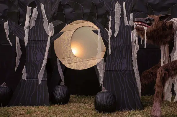 DIY Full Moon Photo Backdrop