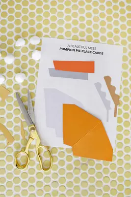 Easy Pumpkin Pie Place Cards!