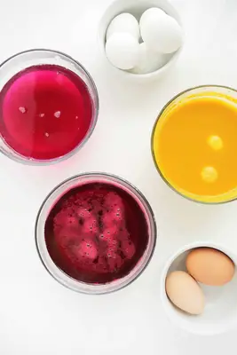 Naturally Dyed Easter Eggs