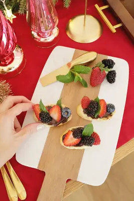 chocolate hazelnut spread and berries appetizer