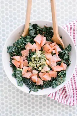 レッドキノア、ケール、グレープフルーツサラダ