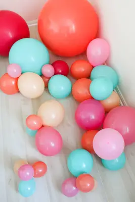 Make a Balloon Garland for your Front Door