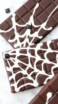 DIY-Spider-Web-Chocolate-Bars-6