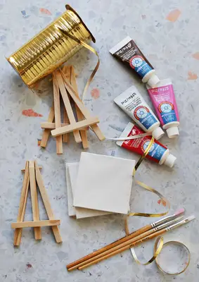 DIY Mini Art Easel Ornaments