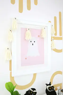 Easy Yarn Tassel Ghost Garland