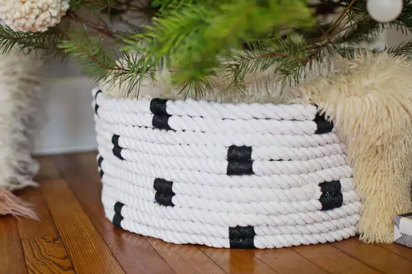 Rope Christmas Tree Collar DIY